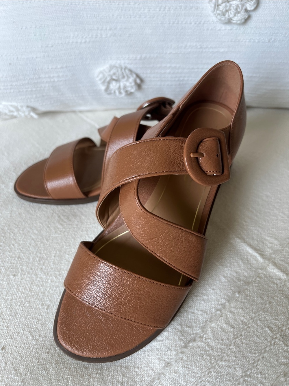 Vionic Brown Leather Cross-Strap Buckle Sandals NWOT